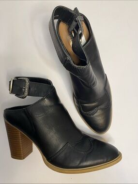 dv Black Leather Ankle Booties with Buckle Strap [Cowgirl]